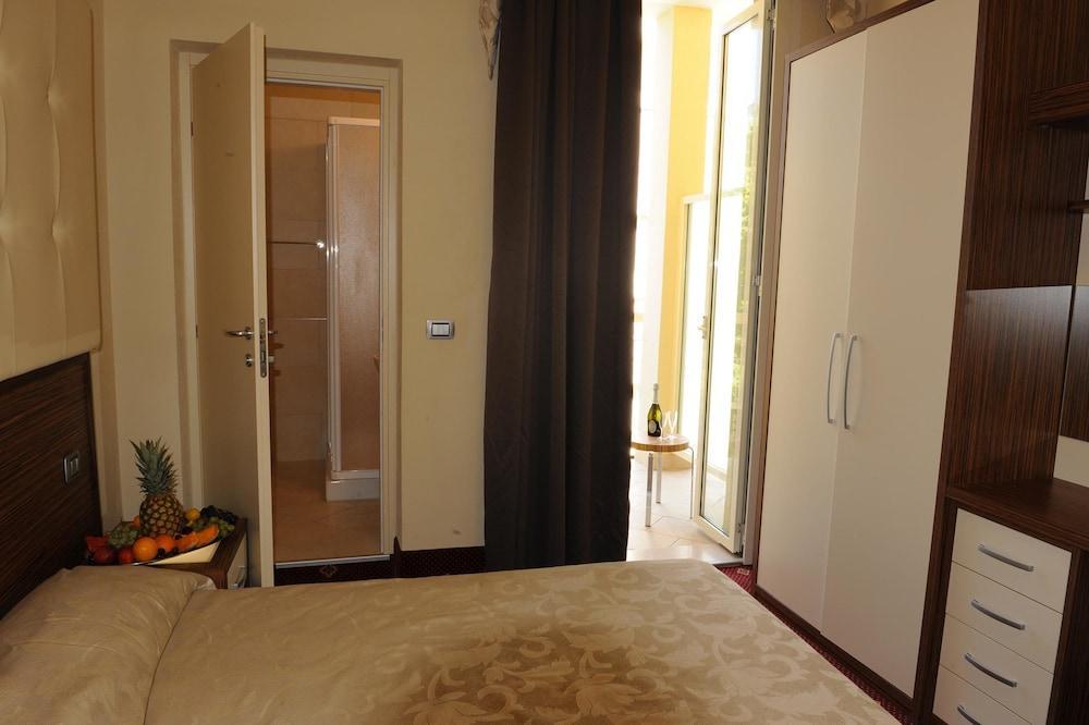 צ'סנטיקו Hotel In מראה חיצוני תמונה