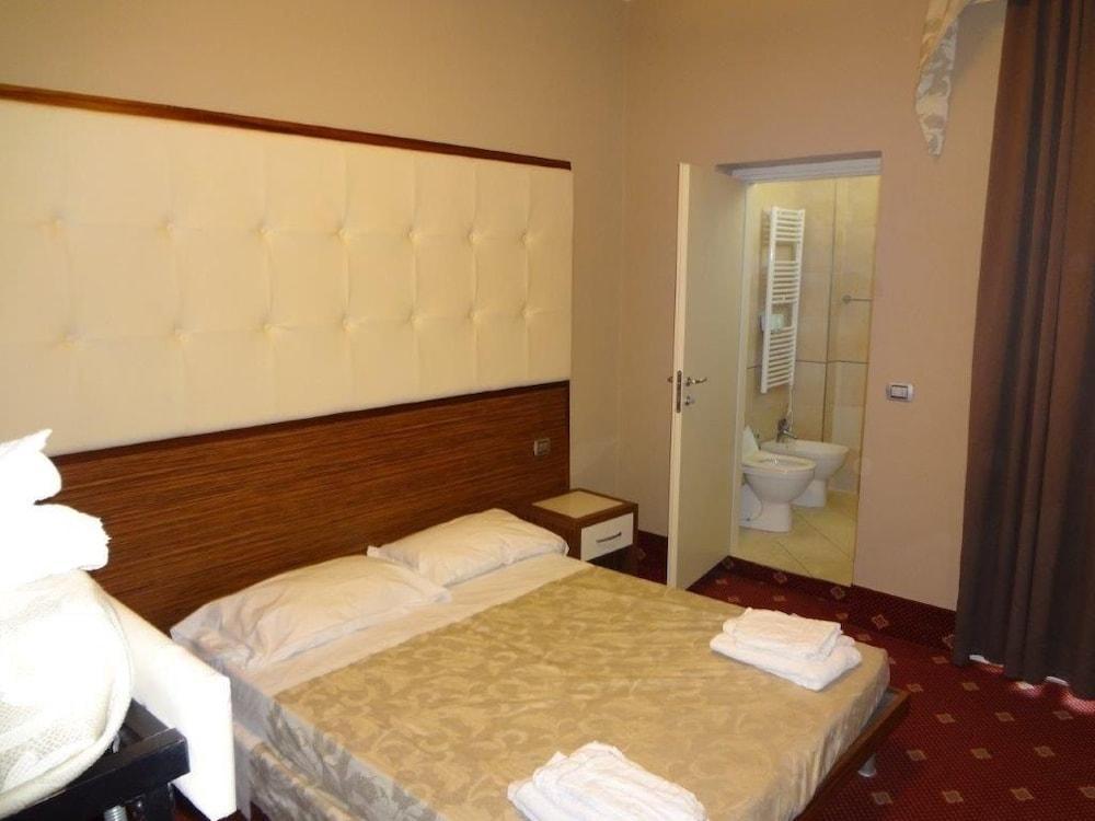 צ'סנטיקו Hotel In מראה חיצוני תמונה