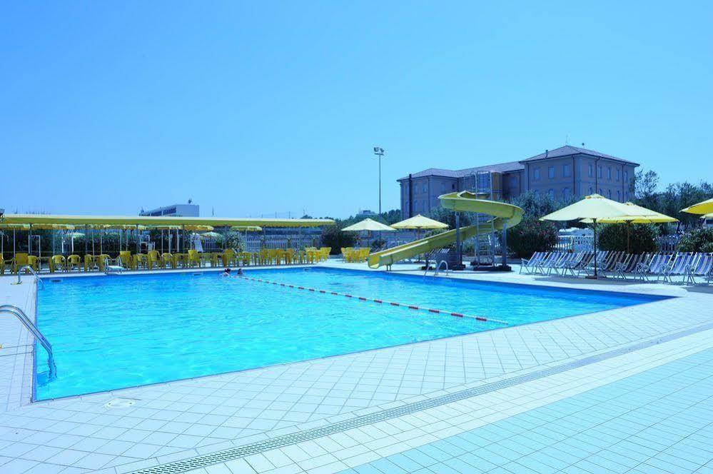 צ'סנטיקו Hotel In מראה חיצוני תמונה