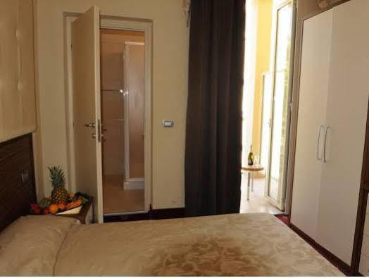 צ'סנטיקו Hotel In מראה חיצוני תמונה