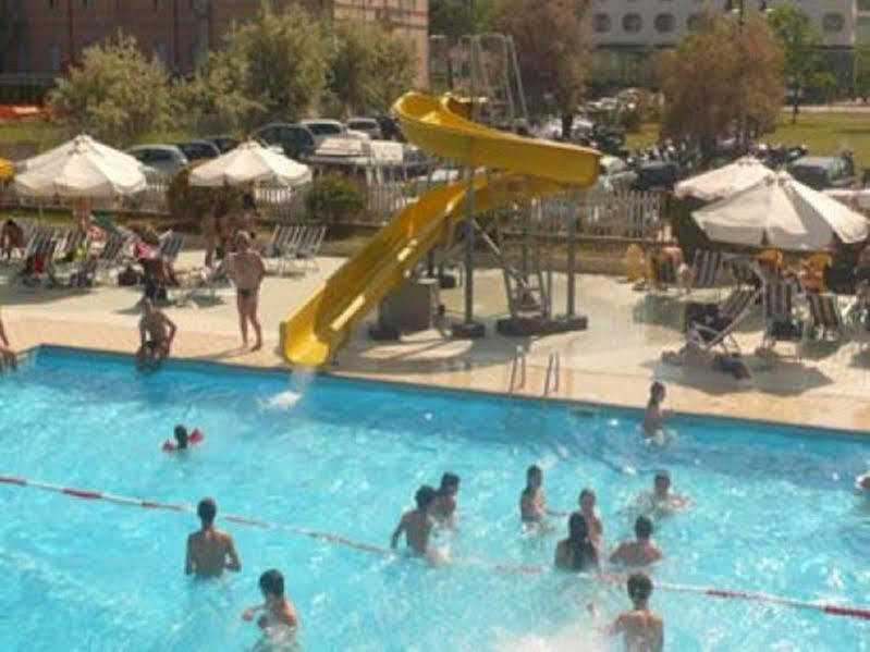 צ'סנטיקו Hotel In מראה חיצוני תמונה
