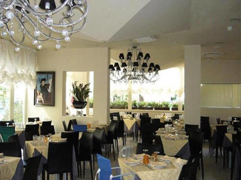 צ'סנטיקו Hotel In מראה חיצוני תמונה