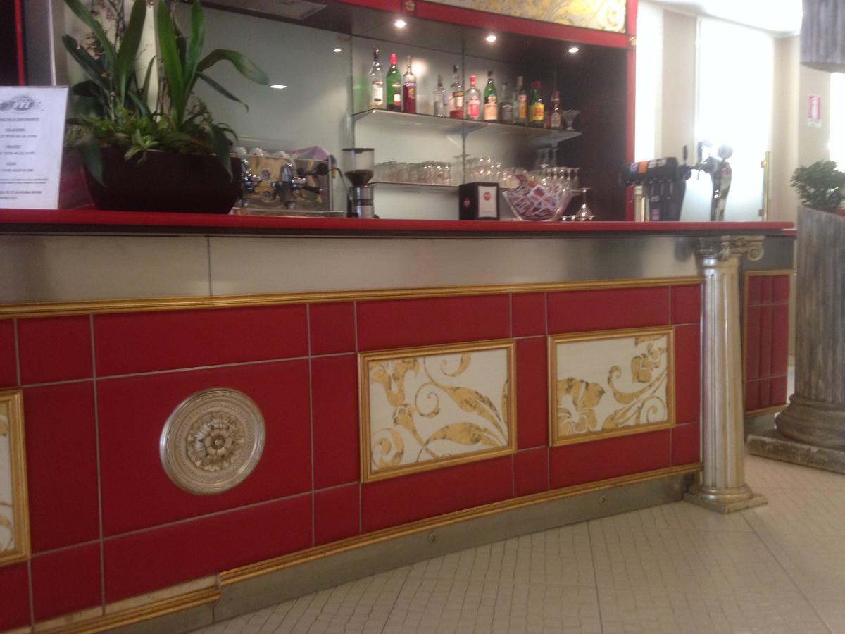 צ'סנטיקו Hotel In מראה חיצוני תמונה