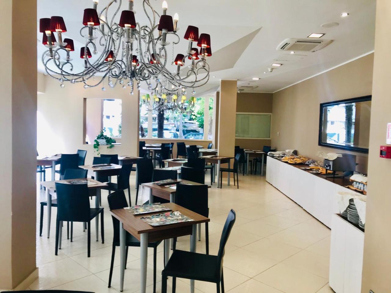 צ'סנטיקו Hotel In מראה חיצוני תמונה