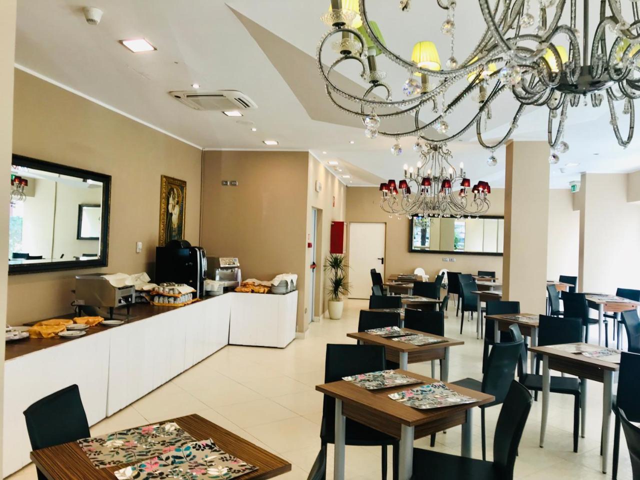 צ'סנטיקו Hotel In מראה חיצוני תמונה