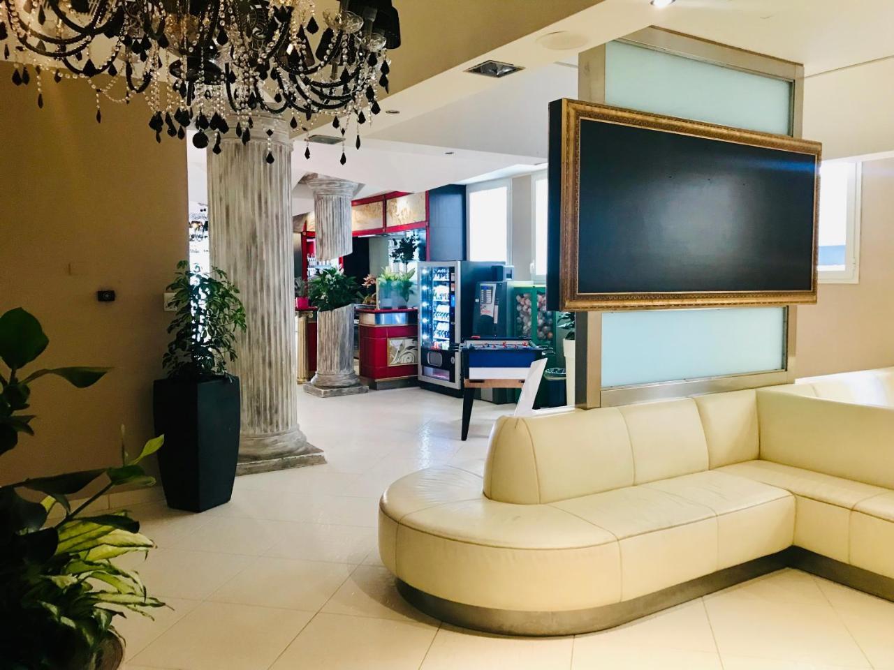צ'סנטיקו Hotel In מראה חיצוני תמונה