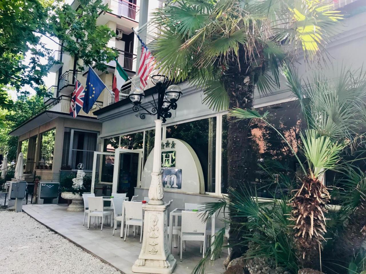 צ'סנטיקו Hotel In מראה חיצוני תמונה