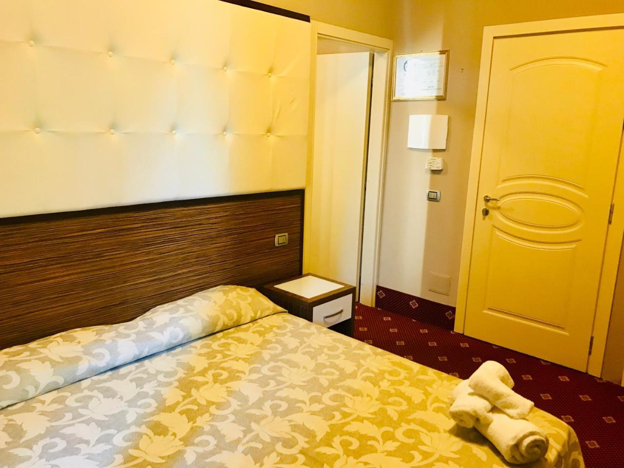 צ'סנטיקו Hotel In מראה חיצוני תמונה