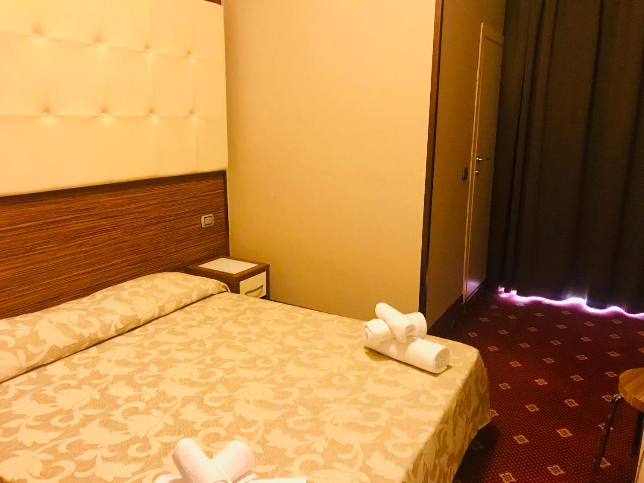 צ'סנטיקו Hotel In מראה חיצוני תמונה