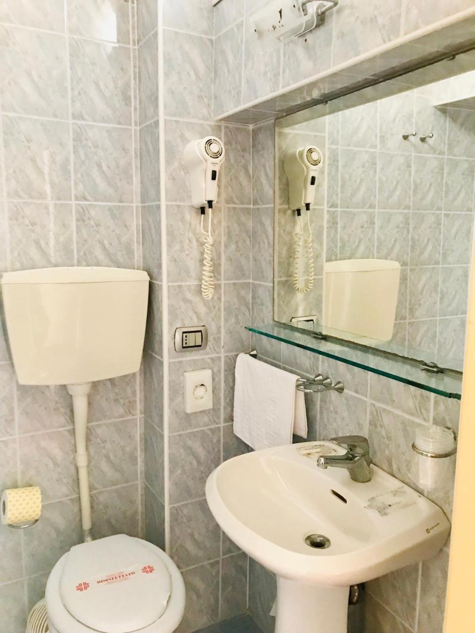 צ'סנטיקו Hotel In מראה חיצוני תמונה
