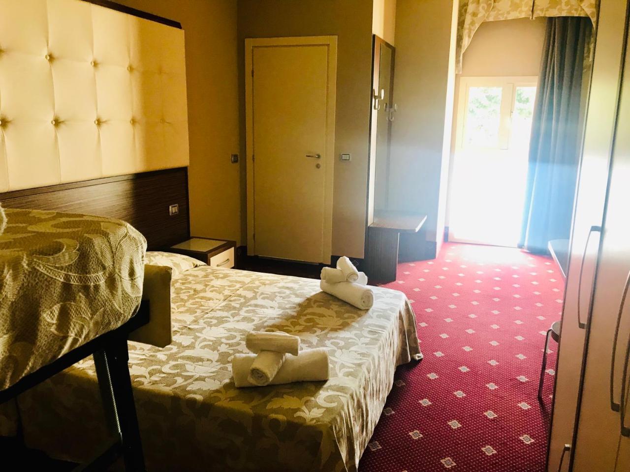 צ'סנטיקו Hotel In מראה חיצוני תמונה